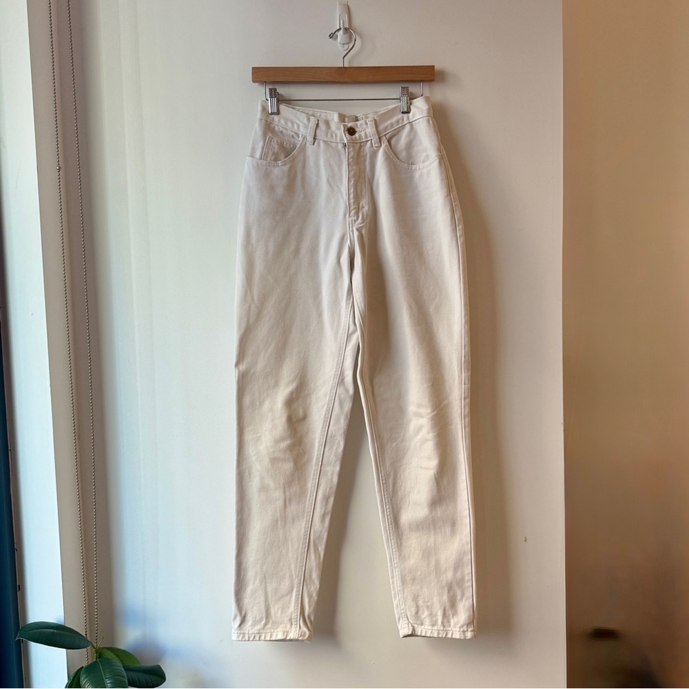 White High-Waisted Jeans